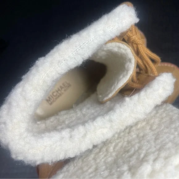 Michael Kors Derby Lace up Suede and faux Sherpa lined/cuffs 5.5M PRICE FIRM